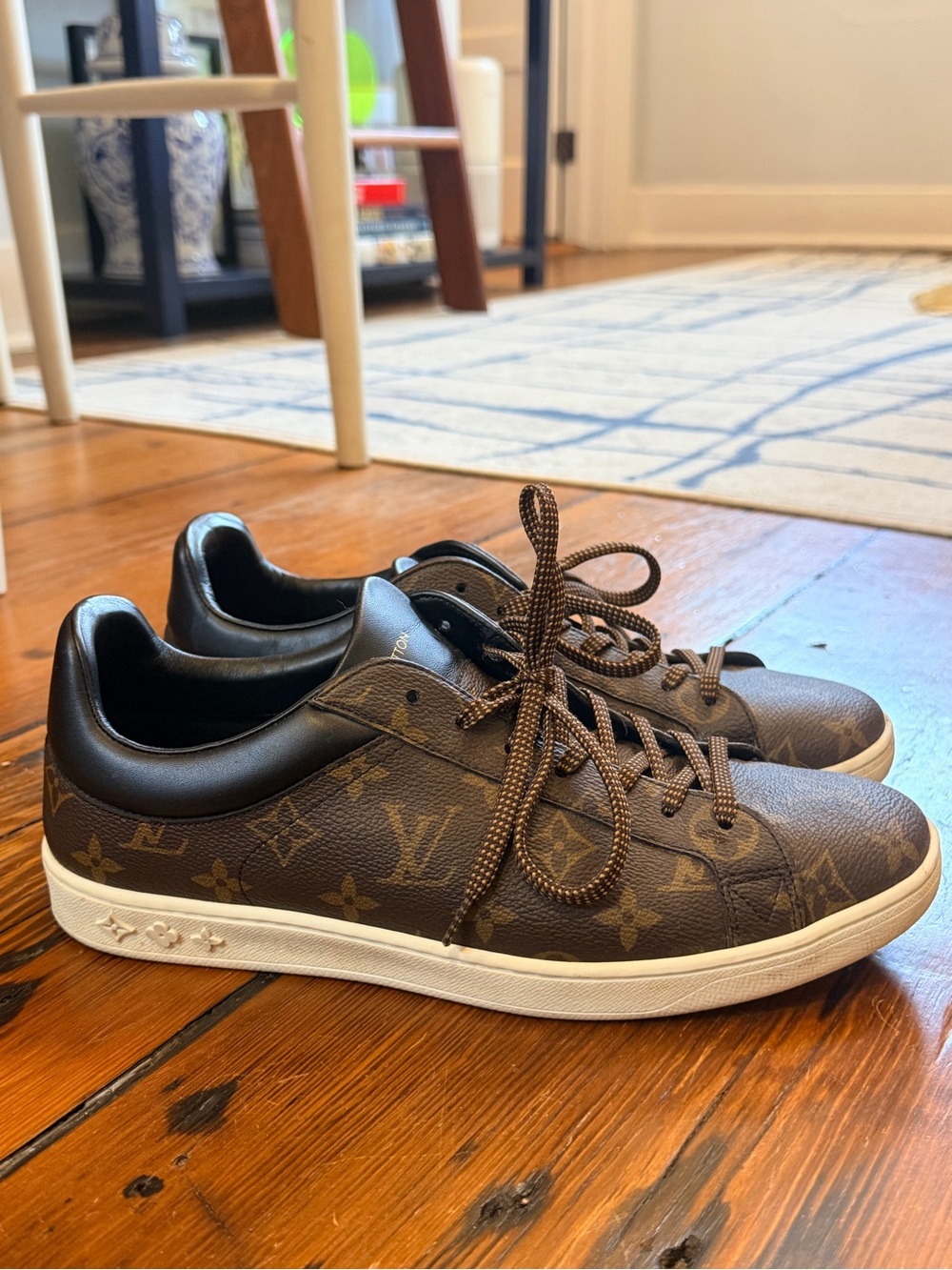 Louis Vuitton Luxembourg Brown Monogram Low-Top Sneakers with White Sole - Picture 4 of 5